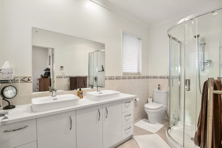 Photo of property in 160 Kittiwake Drive, Schnapper Rock, Auckland, 0632