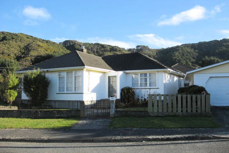 Photo of property in 77 Holland Street, Wainuiomata, Lower Hutt, 5014