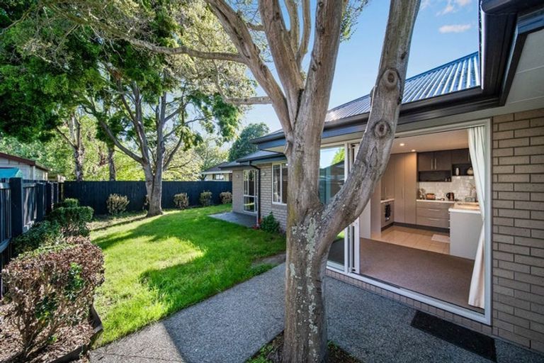 Photo of property in 64 Englefield Road, Northwood, Christchurch, 8051