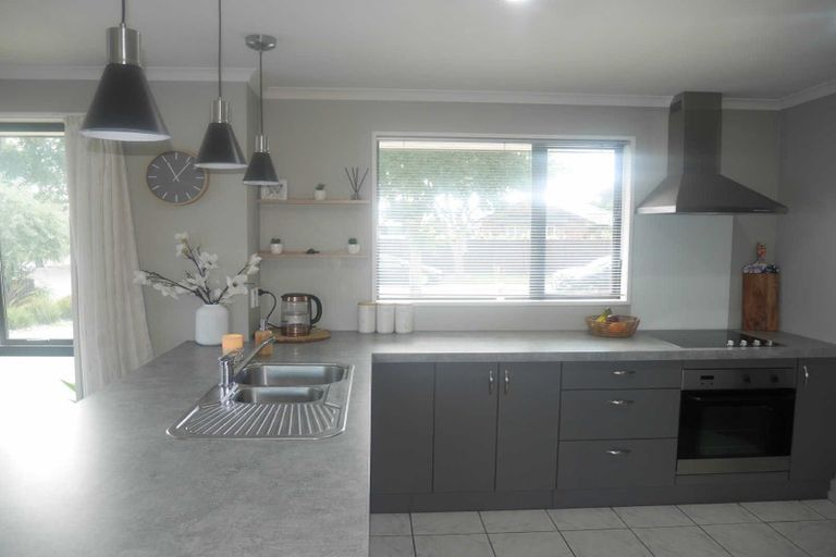 Photo of property in 29 Mataroa Place, Parklands, Christchurch, 8083