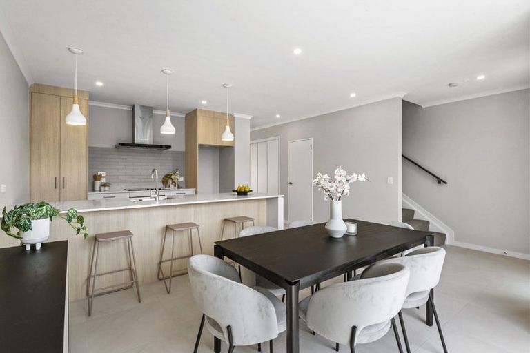 Photo of property in 32 Te Aniwaniwa Terrace, Albany, 0632
