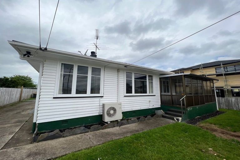 Photo of property in 25 Hill Crescent, Papakura, 2110