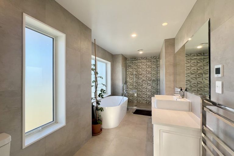 Photo of property in 42 Takurua Terrace, Orewa, 0931