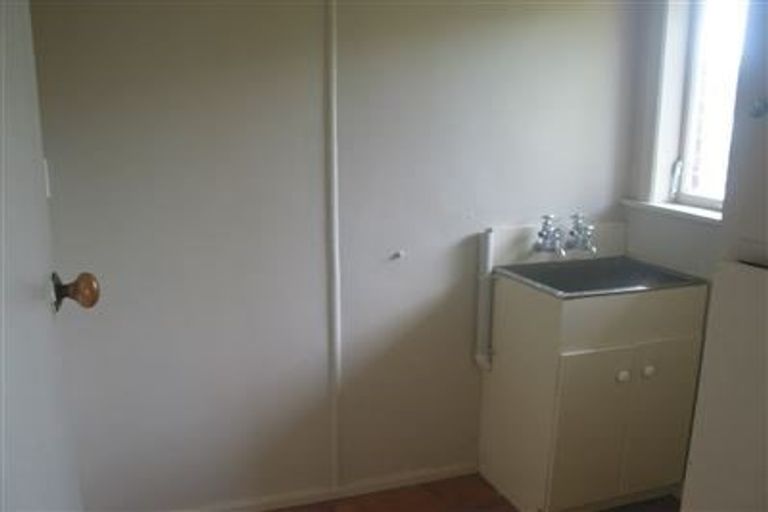 Photo of property in 1/66 Pupuke Road, Hillcrest, Auckland, 0627