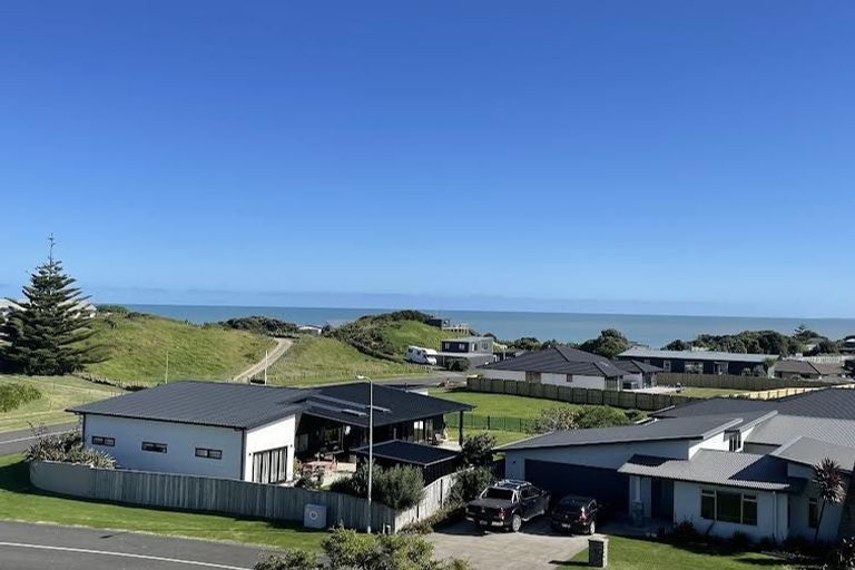 Photo of property in 16 Longbeach Drive, Castlecliff, Wanganui, 4501