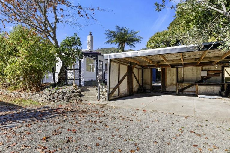 Photo of property in 48 Kamahi Street, Stokes Valley, Lower Hutt, 5019