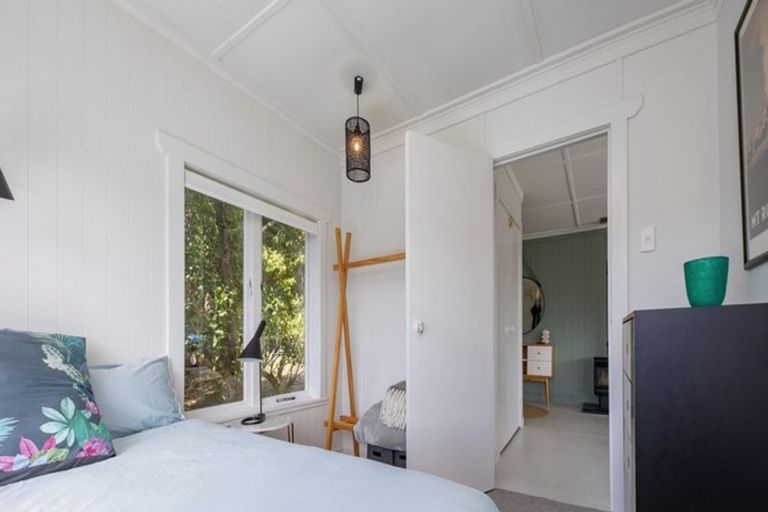 Photo of property in 42 Rayner Road, Piha, 0772