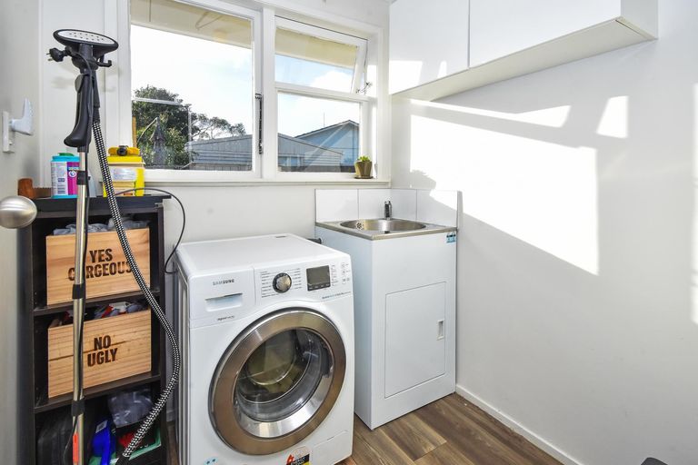 Photo of property in 12 Crampton Place, Manurewa, Auckland, 2102