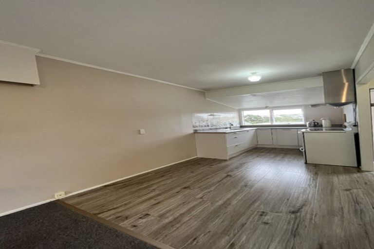 Photo of property in 1/58 Manuka Road, Glenfield, Auckland, 0629