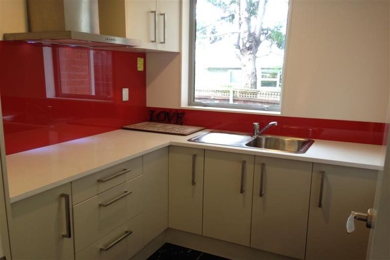 Photo of property in 36 Taipari Road, Te Atatu Peninsula, Auckland, 0610