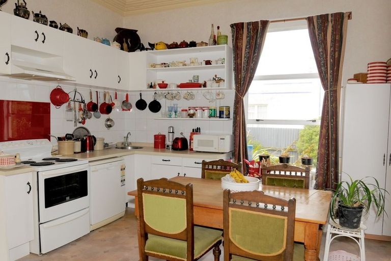 Photo of property in 30 Rhodes Street, Waimate, 7924