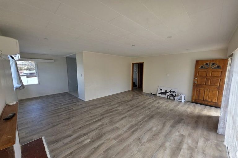 Photo of property in 14 Ussher Place, Pakuranga Heights, Auckland, 2010