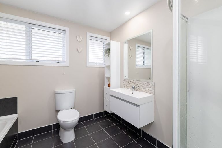 Photo of property in 10 Karnak Crescent, Russley, Christchurch, 8042