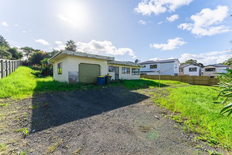 Photo of property in 114b Colwill Road, Massey, Auckland, 0614