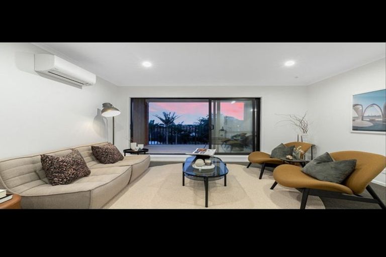 Photo of property in 3/500 Te Atatu Road, Te Atatu Peninsula, Auckland, 0610