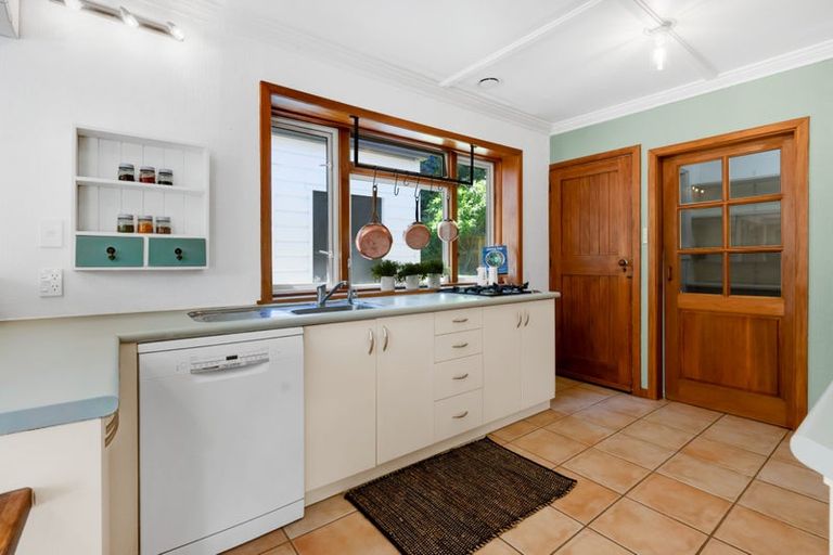 Photo of property in 21a Bracken Street, New Plymouth, 4310
