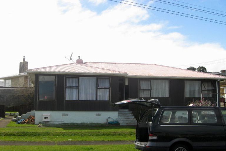 Photo of property in 2 Rospeath Crescent, Spotswood, New Plymouth, 4310
