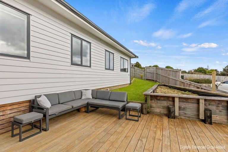 Photo of property in 14 Rauta Way, Helensville, 0800
