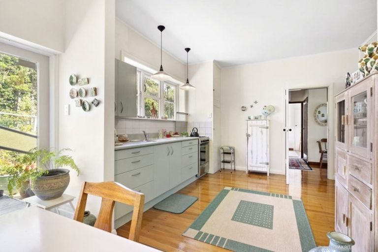 Photo of property in 9 Kaihuia Terrace, Northland, Wellington, 6012