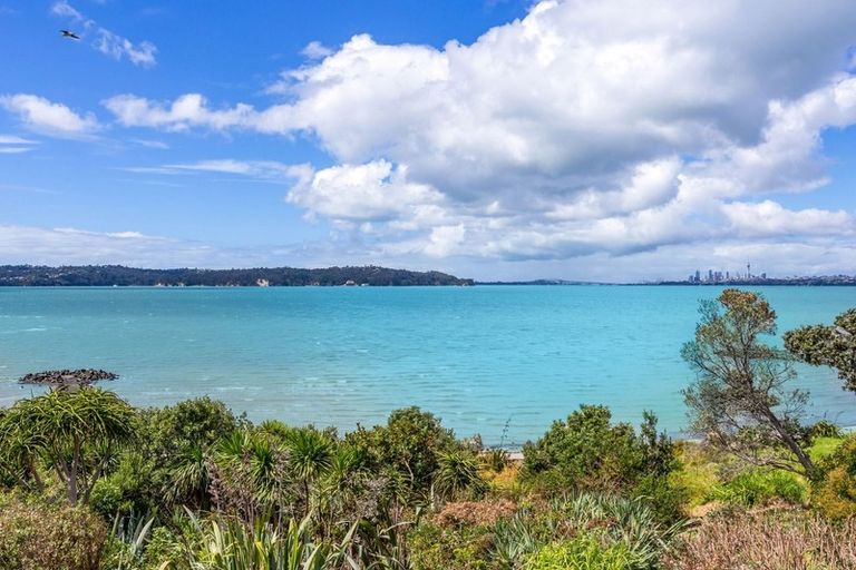 Photo of property in 5 Capstan Court, Te Atatu Peninsula, Auckland, 0610