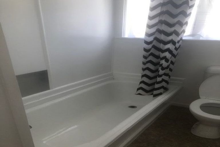 Photo of property in 9 Kotuku Street, Te Atatu Peninsula, Auckland, 0610