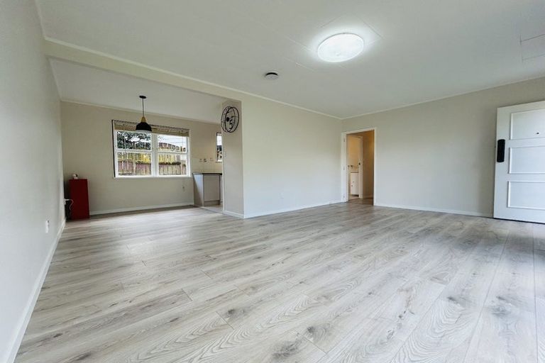 Photo of property in 1/8a Alma Street, Te Atatu South, Auckland, 0610