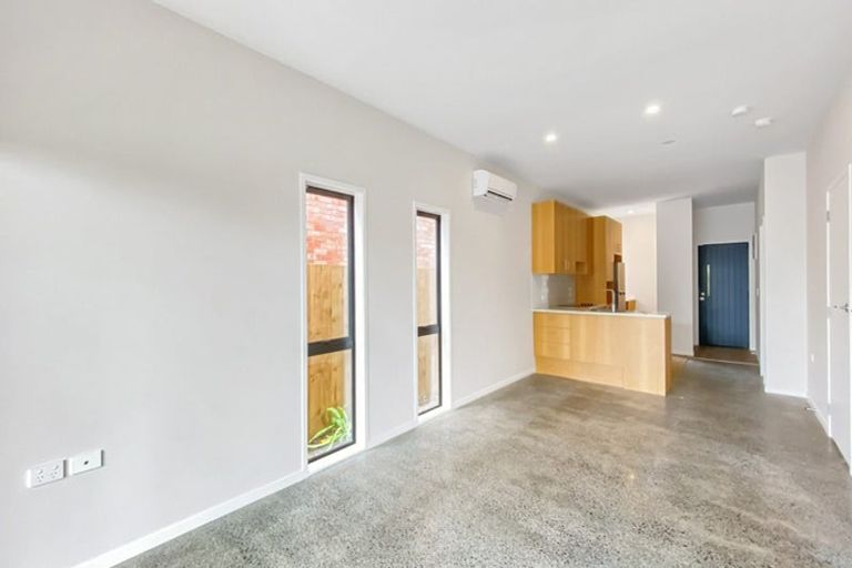 Photo of property in 5 Whakarato Way, Takanini, 2112