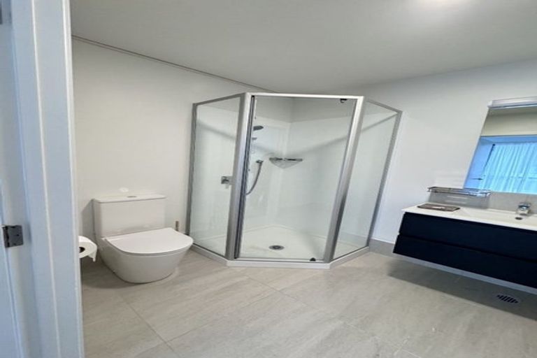 Photo of property in 2/11 Carlos Drive, Flat Bush, Auckland, 2016