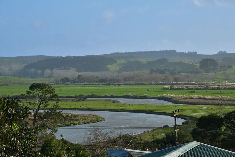 Photo of property in 7 Kaipara Crescent, Helensville, 0800