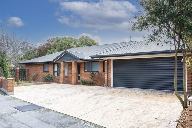 Photo of property in 32 Saint Martins Road, Saint Martins, Christchurch, 8022