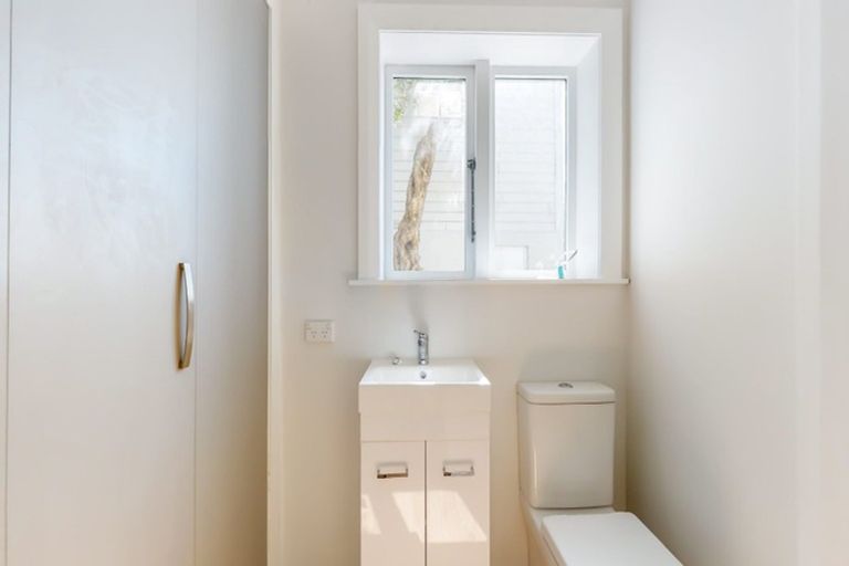 Photo of property in 18 Waipapa Terrace, Hataitai, Wellington, 6021