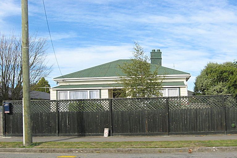 Photo of property in 107 Middlepark Road, Sockburn, Christchurch, 8042