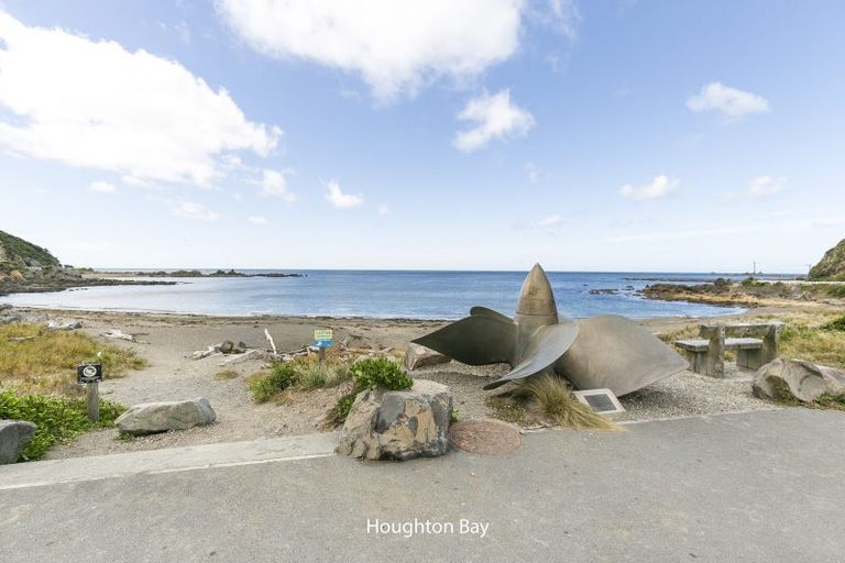 Photo of property in 14 Cave Road, Houghton Bay, Wellington, 6023