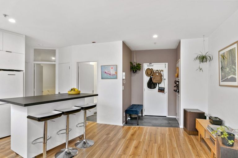Photo of property in Hume House, 152 The Terrace, Wellington Central, Wellington, 6011