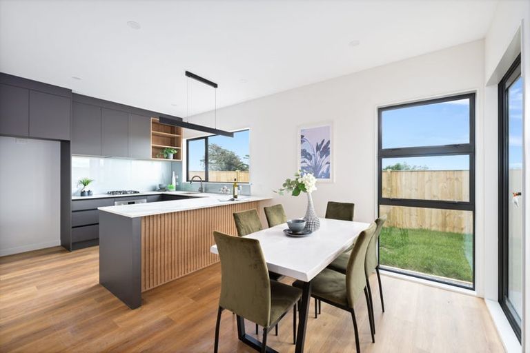 Photo of property in 6 Kaititiko Road, Rosehill, 2113