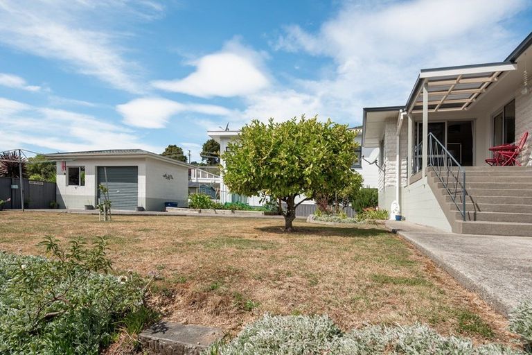 Photo of property in 23 Broadway, Picton, 7220