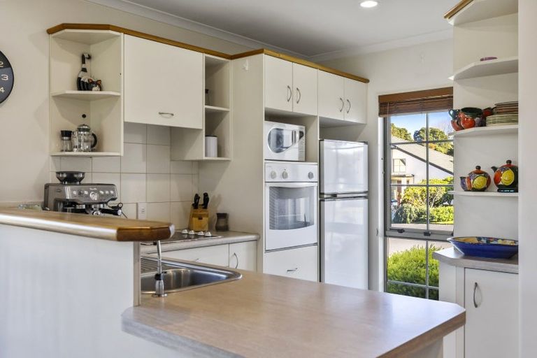 Photo of property in 44 Lakeridge Close, Rangatira Park, Taupo, 3330