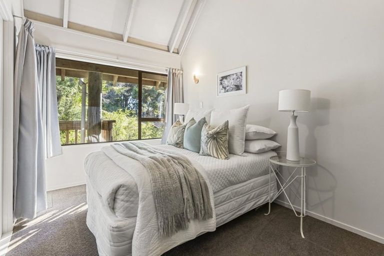 Photo of property in 25 Elliston Crescent, Stanmore Bay, Whangaparaoa, 0932