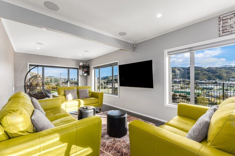 Photo of property in 10 Omaka Place, Aotea, Porirua, 5024