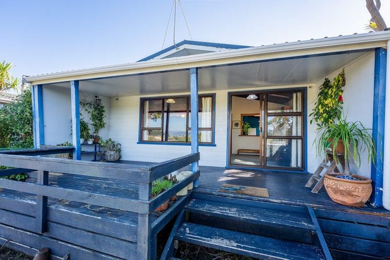 Photo of property in 4 Moana Street, Otaki Beach, Otaki, 5512