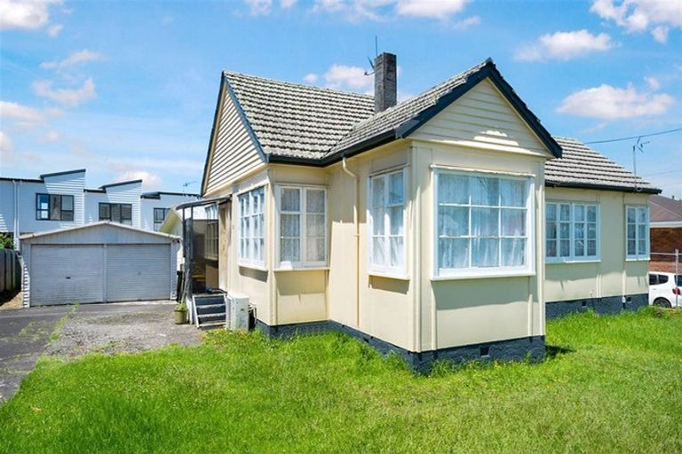 Photo of property in 2 Fruitvale Road, New Lynn, Auckland, 0600