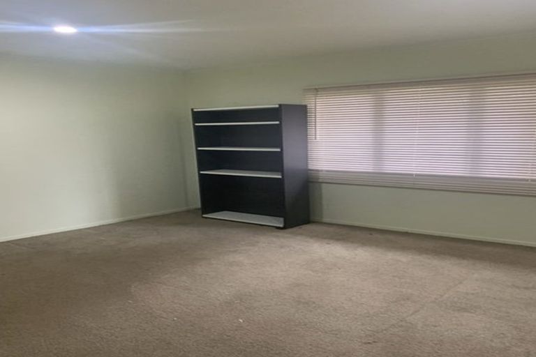 Photo of property in 1 Kittiwake Drive, Schnapper Rock, Auckland, 0632