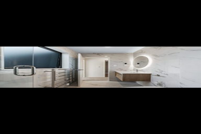 Photo of property in 2/6 Woodhouse Place, West Harbour, Auckland, 0618