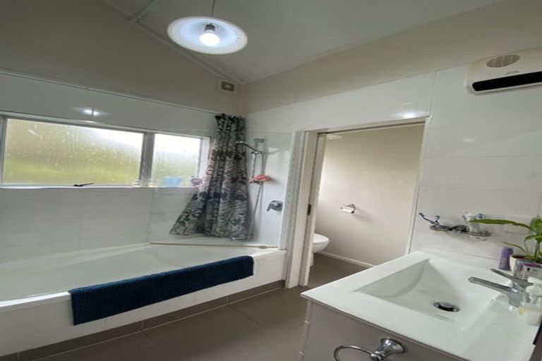 Photo of property in 43a Marellen Drive, Red Beach, 0932