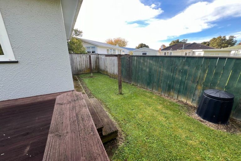 Photo of property in 16 Stirling Crescent, Hokowhitu, Palmerston North, 4410