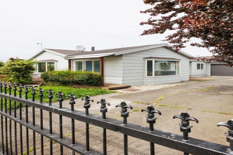 Photo of property in 101 Hillcrest Drive, Kelvin Grove, Palmerston North, 4414