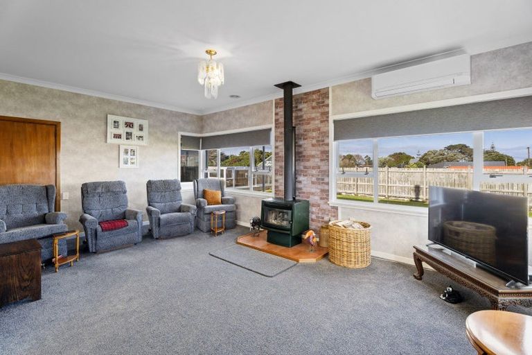Photo of property in 17 Tasman Street, Opunake, 4616
