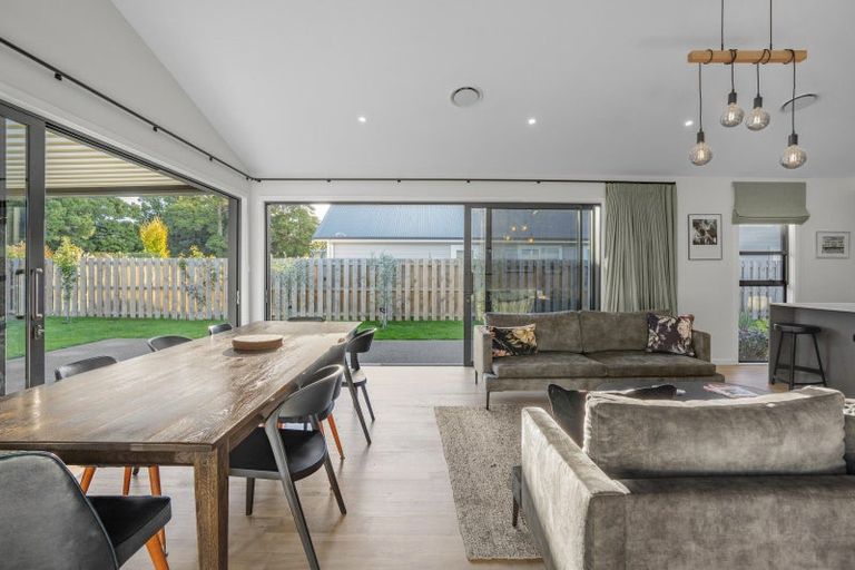 Photo of property in 2 Matai Grove, Greytown, 5712