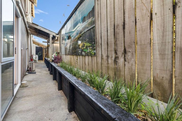 Photo of property in 46a Farquhar Road, Glendene, Auckland, 0602
