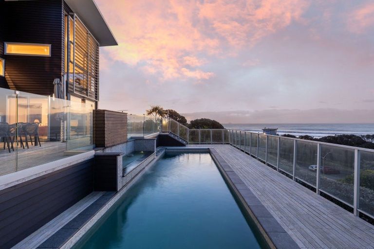 Photo of property in Fitzroy Beach Holiday Park, 1a Beach Street, Fitzroy, New Plymouth, 4312